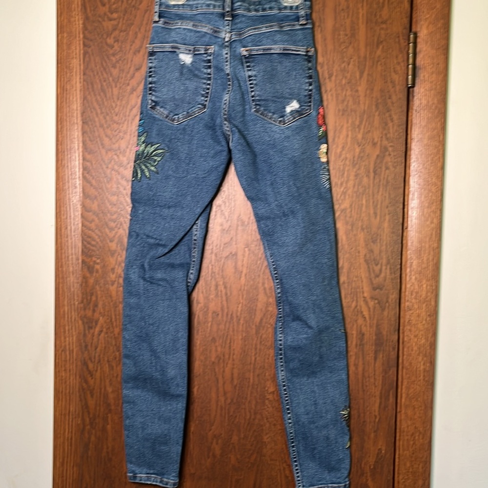 TOPSHOP Floral Embroidered Blue Jeans Moto Jamie - Picture 6 of 8
